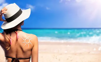 Femme à l'abrit du Soleil